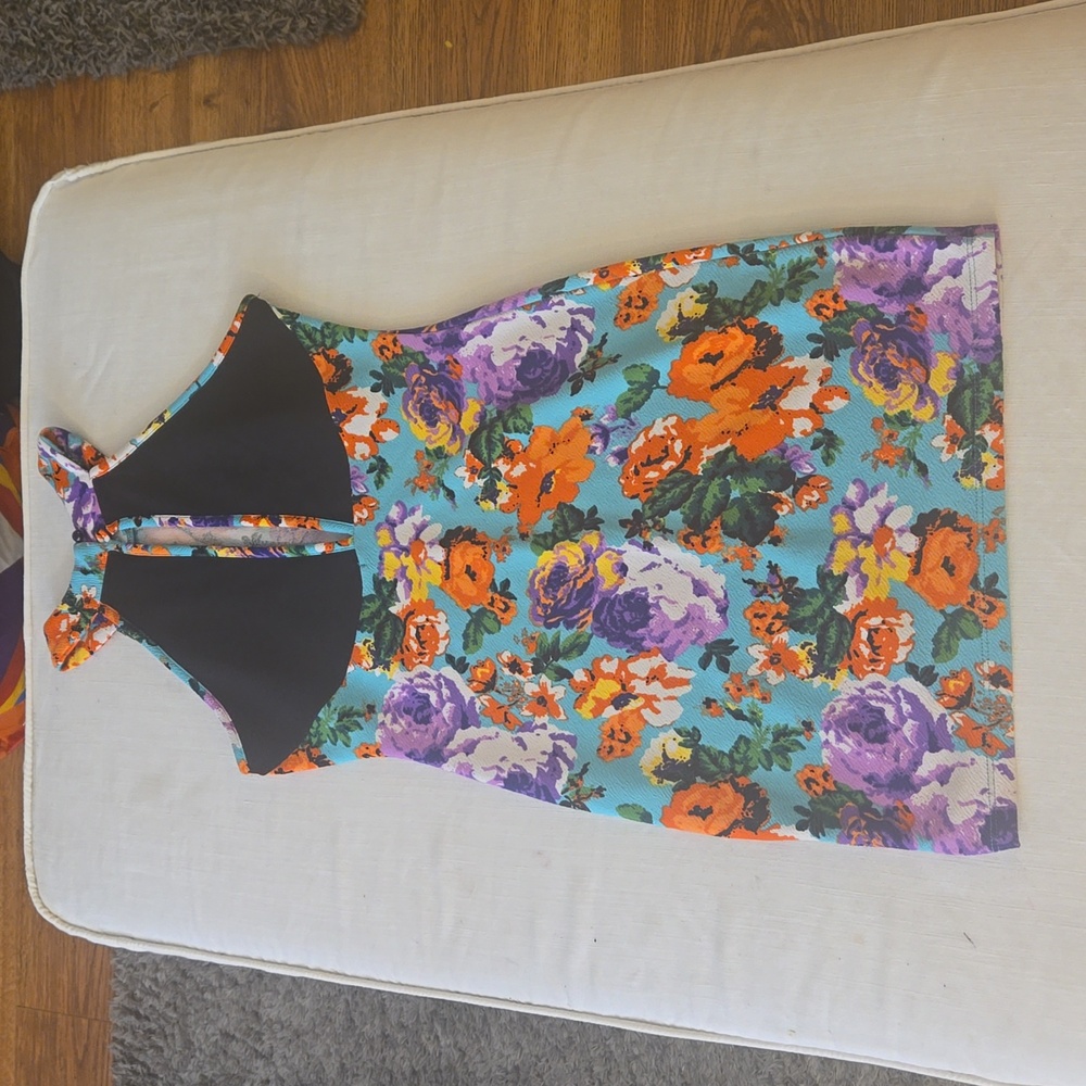 Dress - Picture 2 of 4